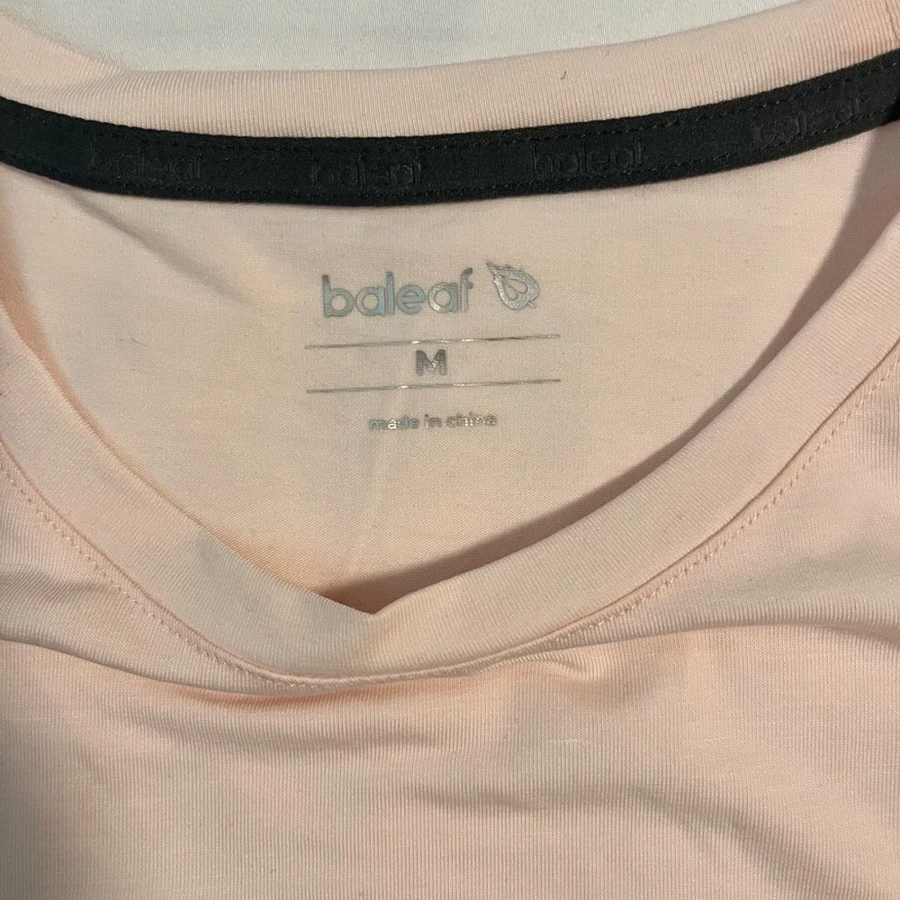 Pink cropped athletic shirt - Picture 3 of 3